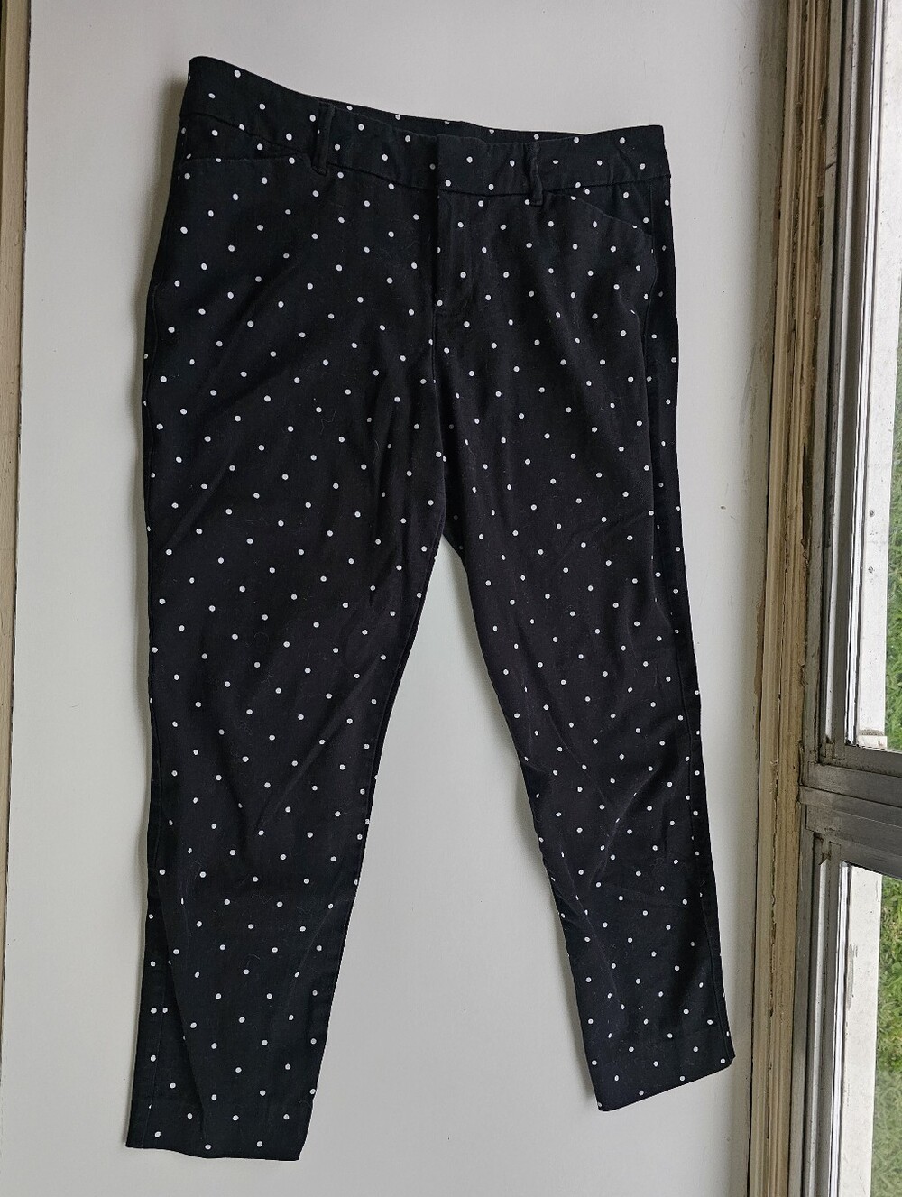 Old Navy Pixi Black with White Polka Dots Cropped Fitted Pants - Women's Sz 12